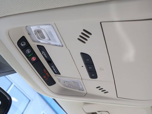 Used 2024 Buick Enclave Essence image 32