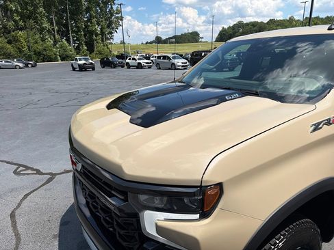 Used 2023 Chevrolet Silverado 1500 ZR2 w/ Technology Package AWD/4WD image 20