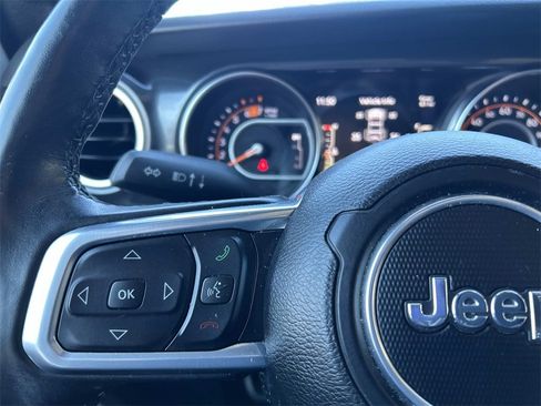 Used 2021 Jeep Wrangler Unlimited Sahara image 24