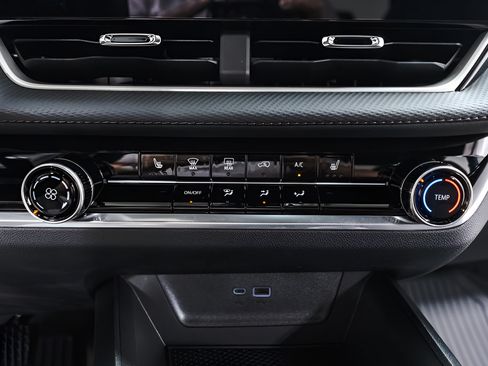 New 2026 Chevrolet Equinox LT w/ Safety and Technology Package FWD image 16