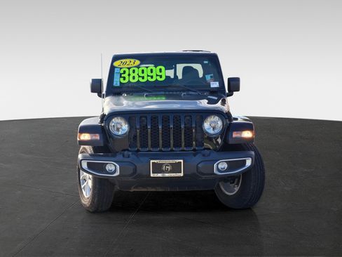 Used 2023 Jeep Gladiator Sport image 2