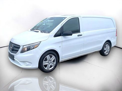 Used 2017 Mercedes-Benz Metris image 2