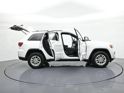 Used 2020 Jeep Grand Cherokee Laredo AWD/4WD image 27