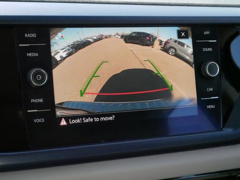 Certified 2022 Volkswagen Taos SE w/ Panoramic Sunroof Package AWD/4WD image 27