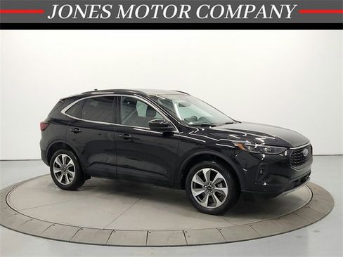 Used 2025 Ford Escape Platinum image 1