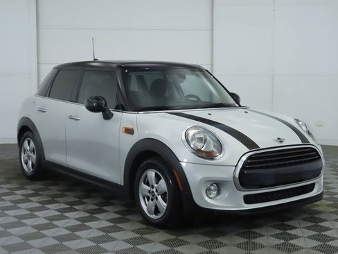 Used 2016 MINI Cooper 4-Door Hardtop image 3