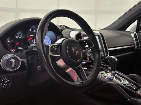 Used 2018 Porsche Cayenne S AWD/4WD image 19
