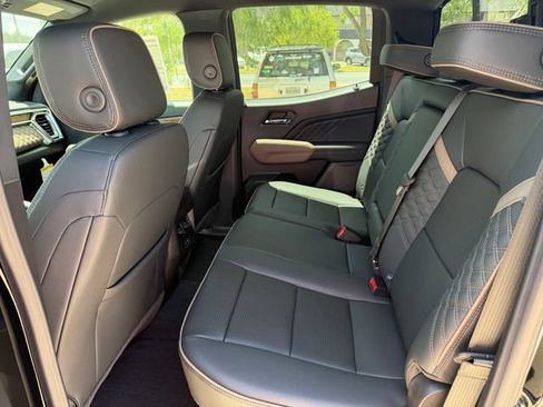 New 2026 GMC Canyon Denali AWD/4WD image 9