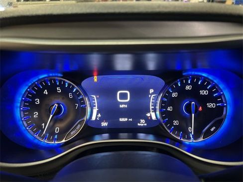 Used 2023 Chrysler Pacifica Touring-L w/ S Appearance Package image 23