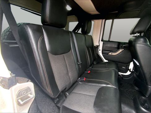 Used 2016 Jeep Wrangler Unlimited Sahara AWD/4WD image 19