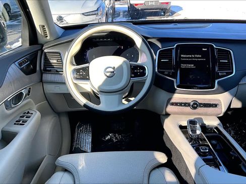 Certified 2024 Volvo XC90 B6 Ultimate w/ Protection Package Premier image 5