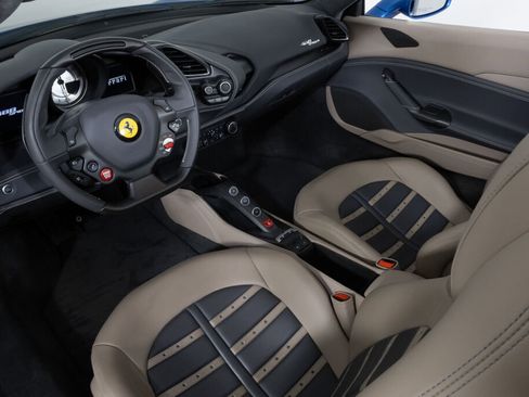 Used 2018 Ferrari 488 Spider image 33