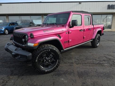 Used 2024 Jeep Gladiator Sport image 2