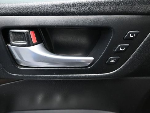 Used 2018 Toyota Highlander Limited Platinum image 14