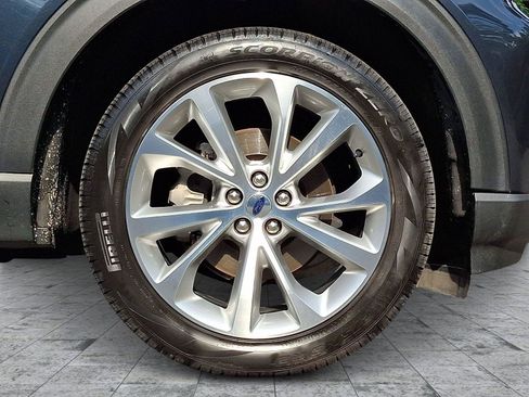 Used 2022 Ford Explorer Platinum w/ Equipment Group 601A AWD/4WD image 8