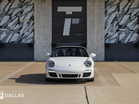 Used 2011 Porsche 911 Carrera GTS RWD image 3