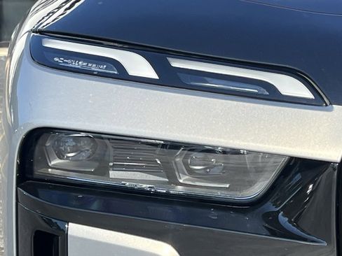 Used 2023 BMW i7 xDrive60 image 14