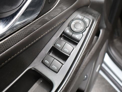 Used 2023 Chevrolet Traverse Premier FWD image 19