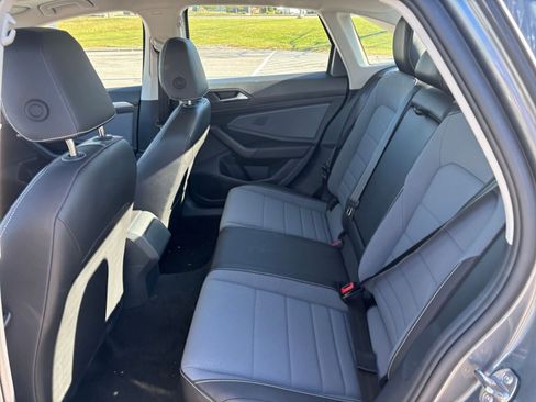 Used 2025 Volkswagen Jetta SE image 24