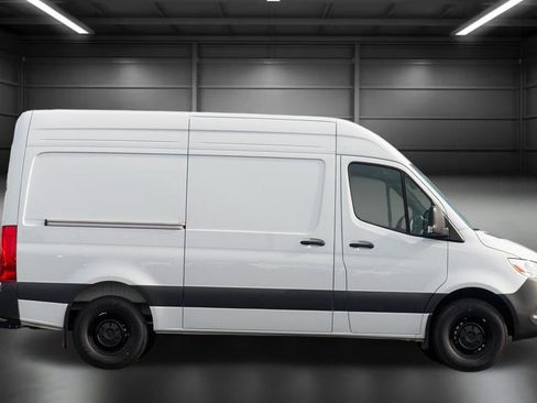 Used 2025 Mercedes-Benz Sprinter 2500 image 5