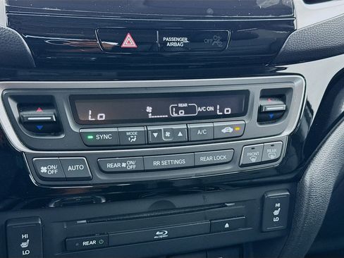 Used 2017 Honda Pilot Touring image 12