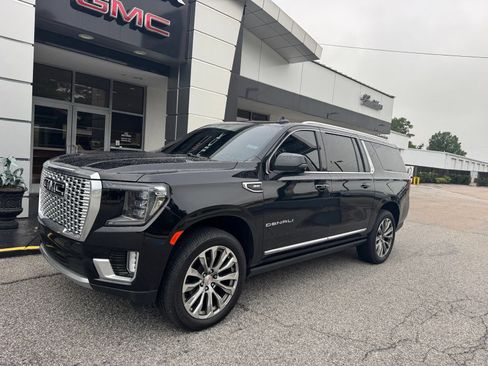 Used 2021 GMC Yukon XL Denali w/ Denali Premium Package AWD/4WD image 1