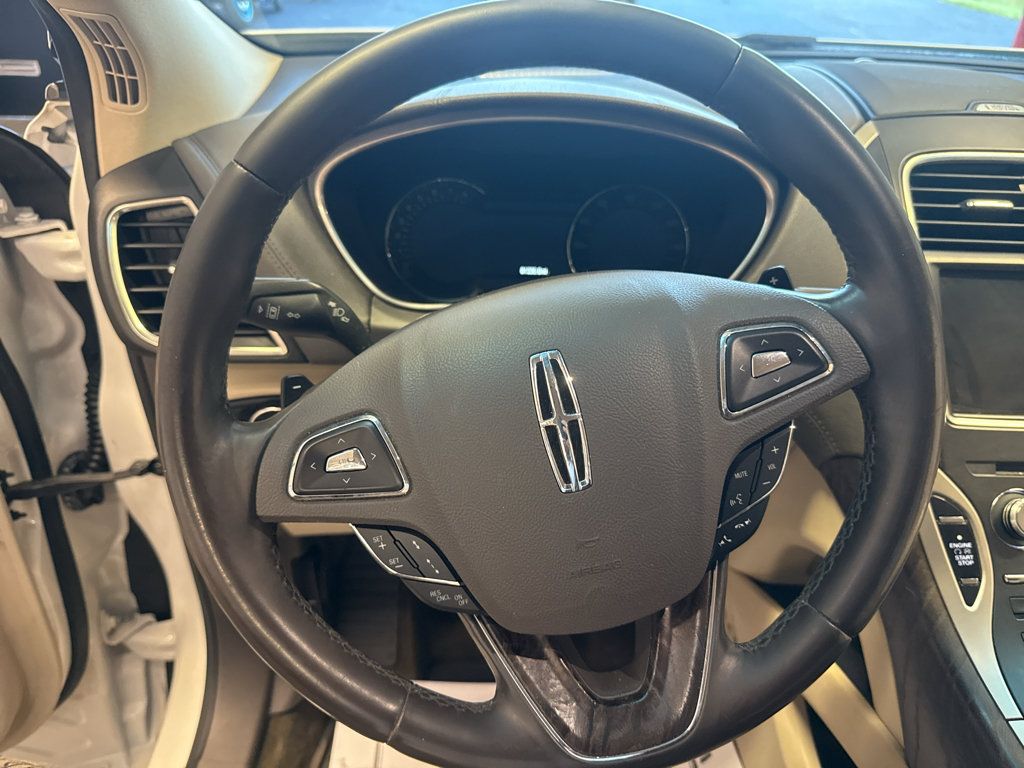 Used 2016 Lincoln MKX Reserve w/ Luxury Package FWD image 18