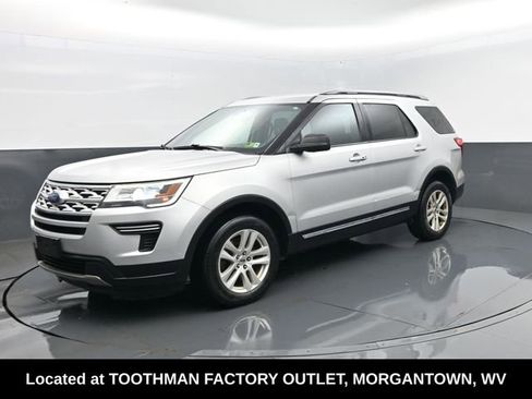 Used 2018 Ford Explorer XLT AWD/4WD image 2