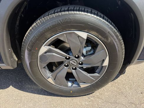 Used 2025 Nissan Rogue SV FWD image 32