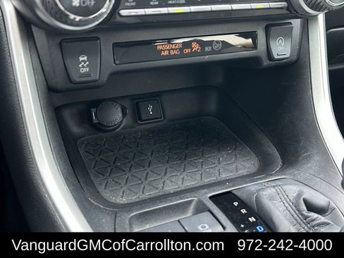 Used 2022 Toyota RAV4 XLE Premium image 21