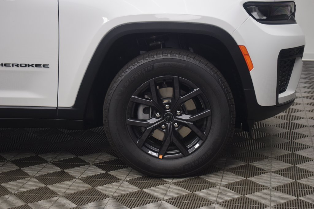 New 2027 Jeep Grand Cherokee Altitude AWD/4WD image 7
