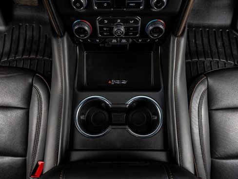 Used 2023 Chevrolet Suburban High Country image 29