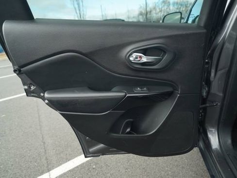 Used 2021 Jeep Cherokee Altitude image 15