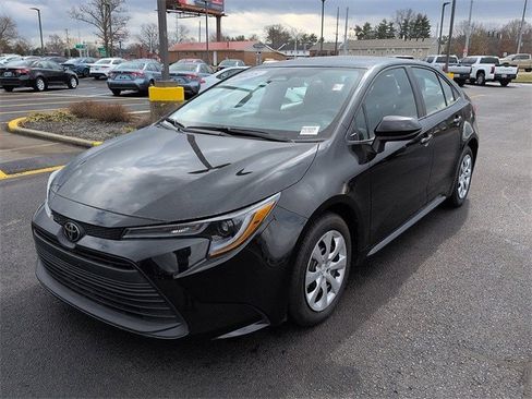 Certified 2025 Toyota Corolla LE image 3