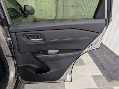 Used 2025 Nissan Rogue SL w/ Tech Package image 26