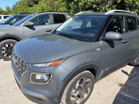 Used 2025 Hyundai Venue SEL FWD image 1