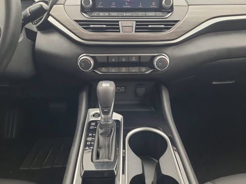 Used 2024 Nissan Altima 2.5 SV FWD image 11