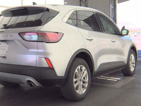 Used 2020 Ford Escape SE image 5