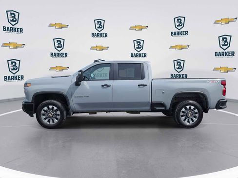 Used 2025 Chevrolet Silverado 2500 Custom w/ Custom Value Package AWD/4WD image 5