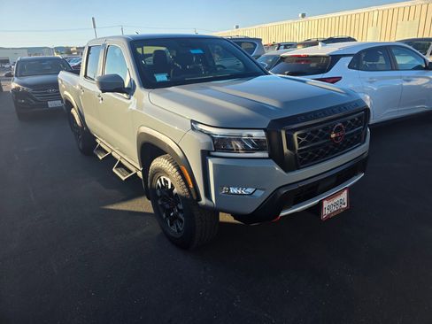 Used 2024 Nissan Frontier PRO-4X w/ Pro Convenience Package image 2
