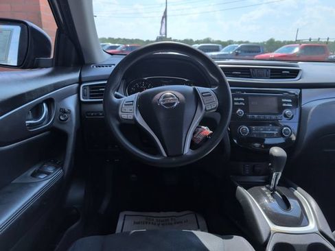 Used 2016 Nissan Rogue S AWD/4WD image 2