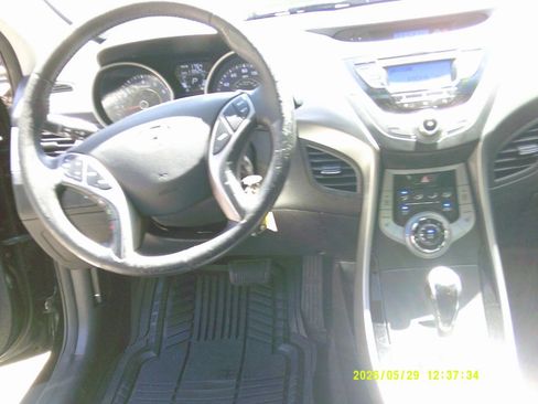 Used 2013 Hyundai Elantra Limited FWD image 9