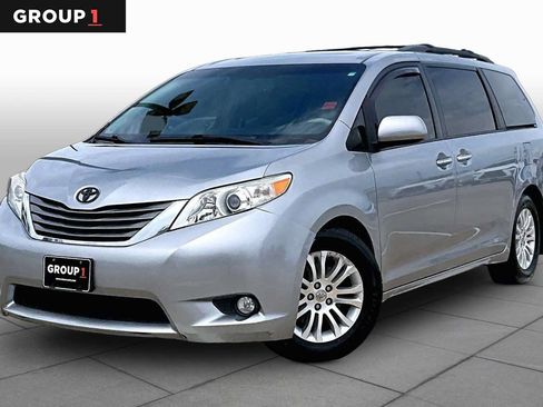 Used 2013 Toyota Sienna XLE FWD image 1