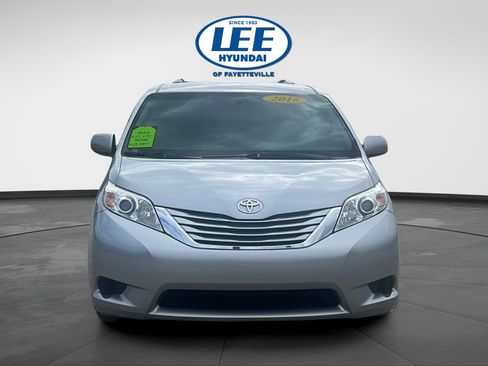 Used 2016 Toyota Sienna LE FWD image 8