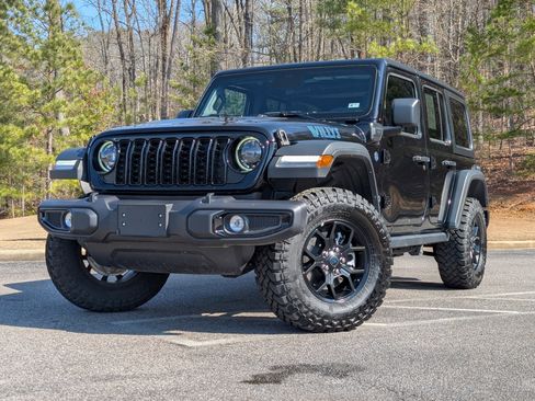 Used 2025 Jeep Wrangler Willys image 4