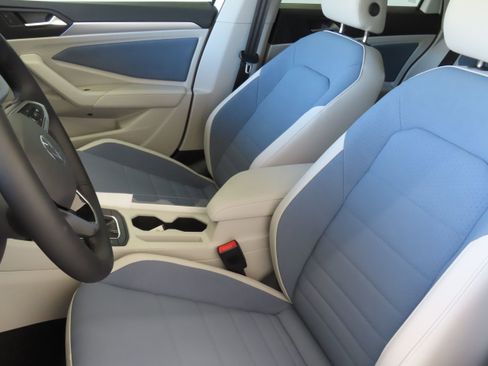 New 2025 Volkswagen Jetta SE image 12