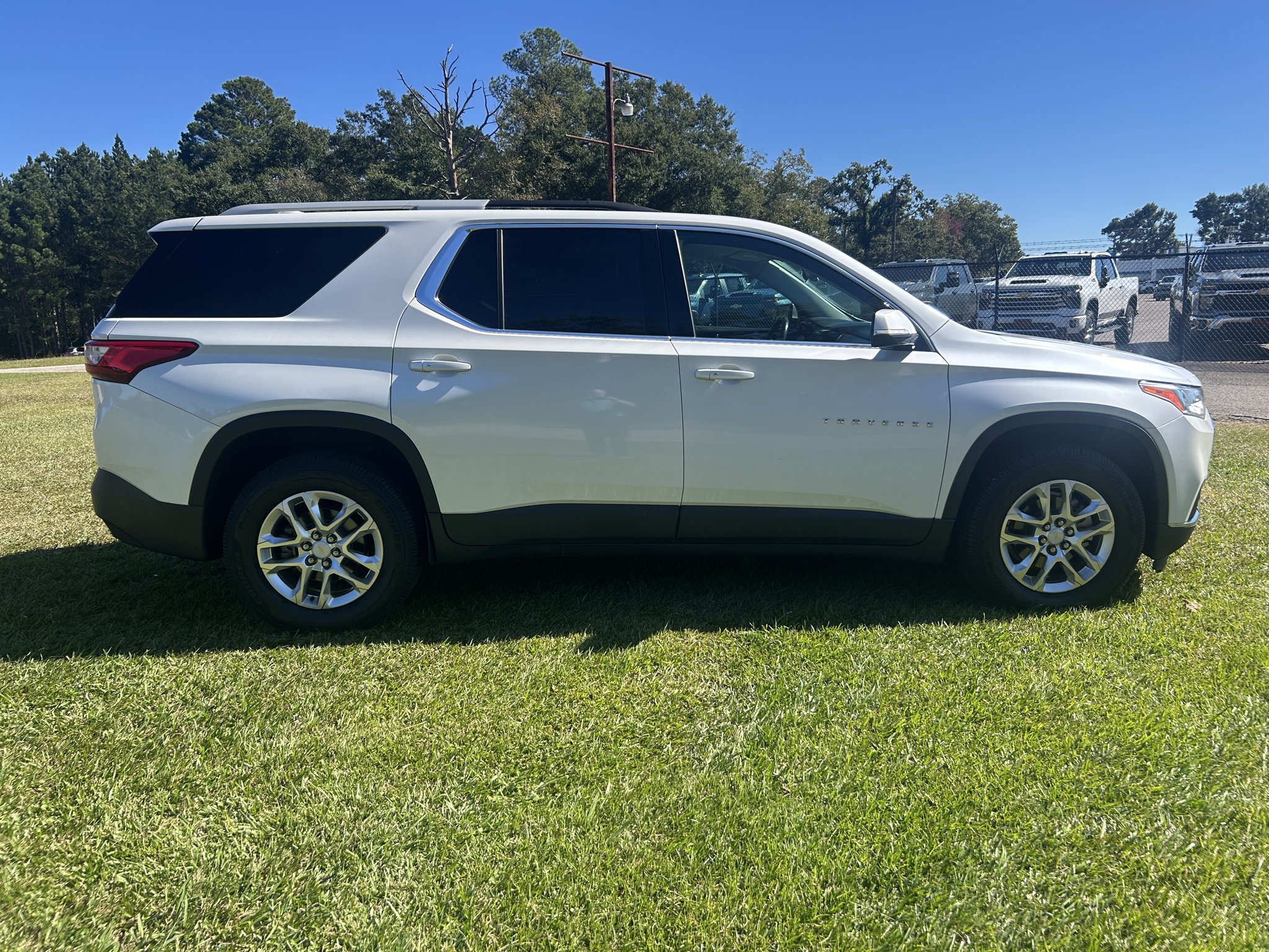 Used 2018 Chevrolet Traverse LT FWD image 8