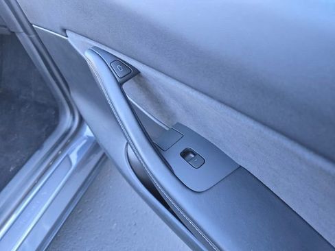 Used 2021 Tesla Model Y Long Range image 42