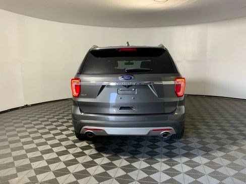 Used 2017 Ford Explorer XLT w/ Equipment Group 202A FWD image 6