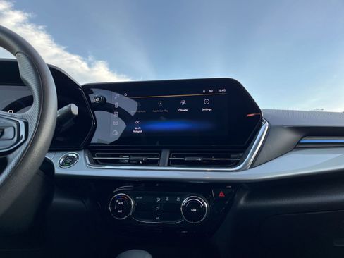 Used 2025 Chevrolet Trax LT image 21